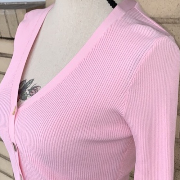 ❌DONATED❌Pink V-neck Button Down Ribbed Crop Top Cardigan - Picture 7 of 11